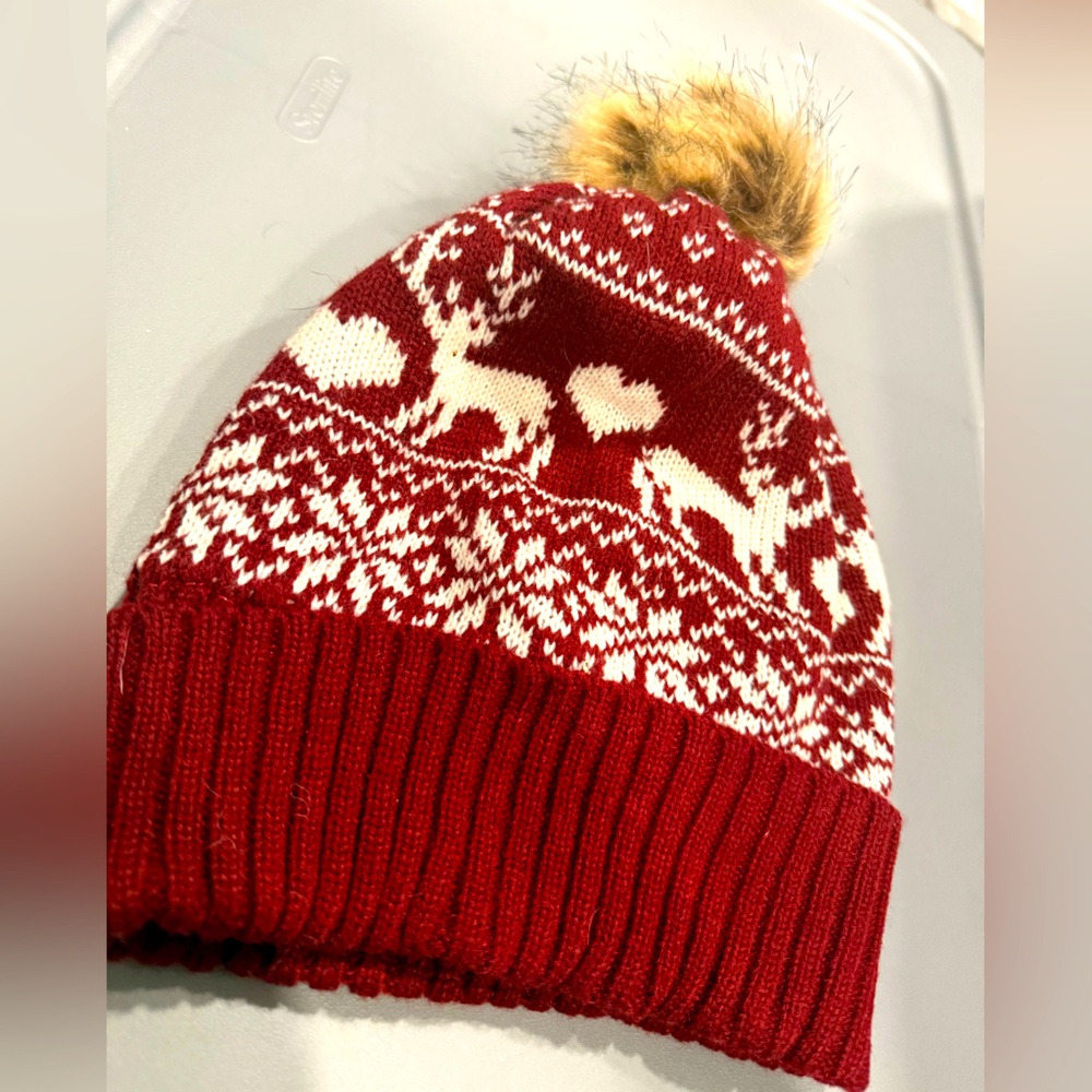 🚨PART OF 4 for 15🚨 Toque with Pom Pom Red and white with deer and hearts new